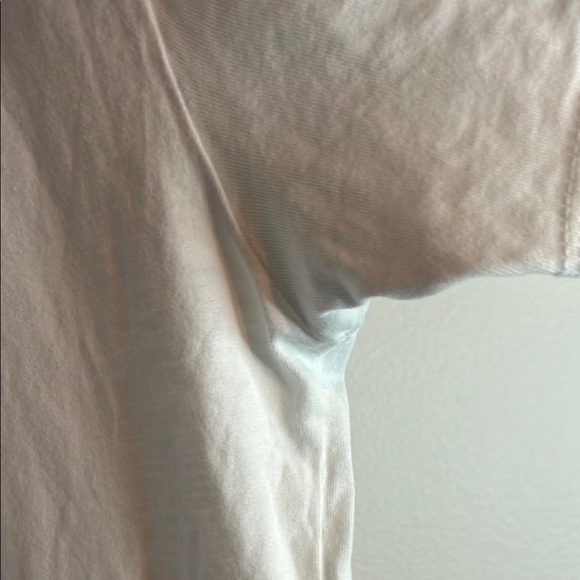 Guess White Short Sleeve Tee with Signature Logo - Picture 7 of 7